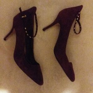 Gorgeous Women's BCBGenerations pointy toe pumps.  Like new.